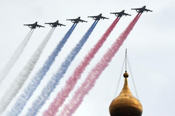 俄罗斯举行胜利日空中阅兵彩排