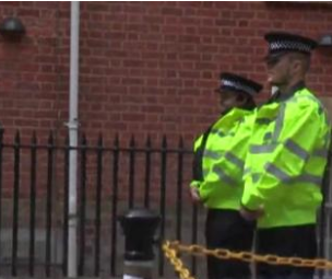 英警方宣布雷丁市持刀袭击造成3死3伤事件为恐怖行为