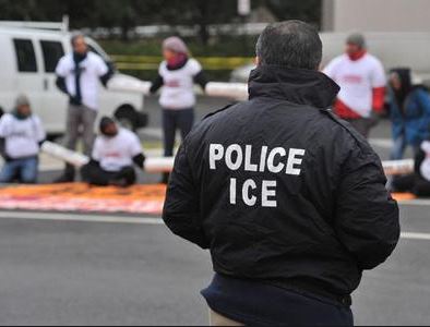 美国入境与海关执法局（ICE）修改针对留学生的签证新政