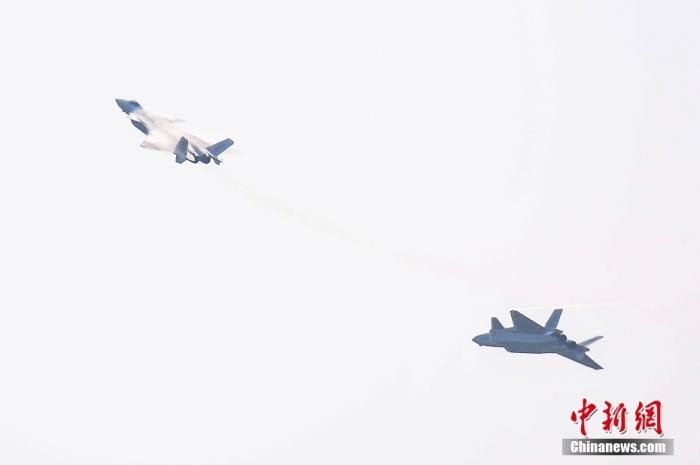 珠海航展：歼-20换装国产发动机后首次对外公开展示