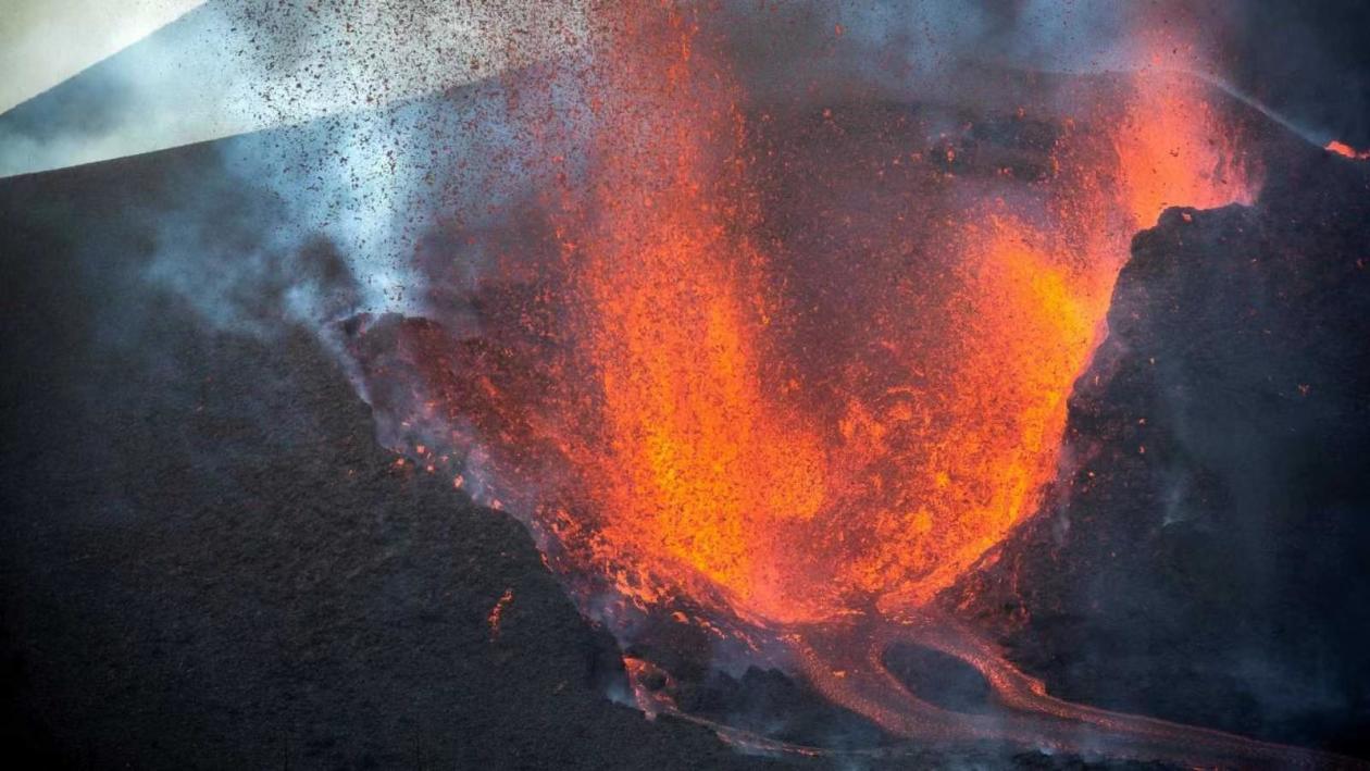西班牙拉帕尔马岛火山喷发持续84天以上 创下有记录以来新高