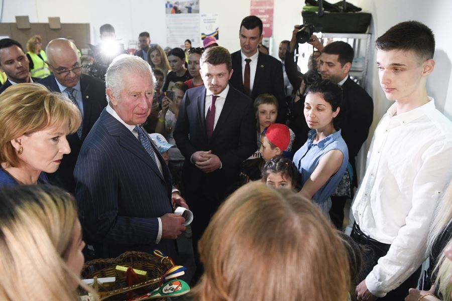 英国查尔斯王子访问布加勒斯特乌克兰难民中心
