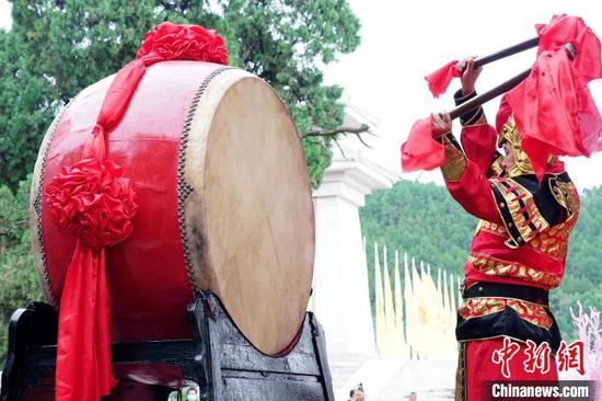 Ceremony paying tribute to legendary ancestor held on Double Ninth Festival