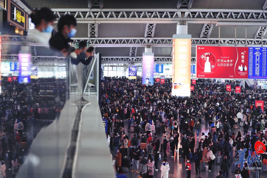 【老广贺春▪法语】La gare ferroviaire de Guangzhou Sud enregistre un nombre record de voyageurs.