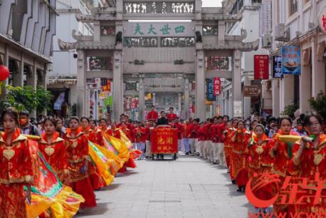 【老广贺春▪德语】Große Gong- und Trommelparade auf der Pai Fang Straße in Chaozhou