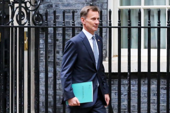 英国财政大臣表示无减税计划