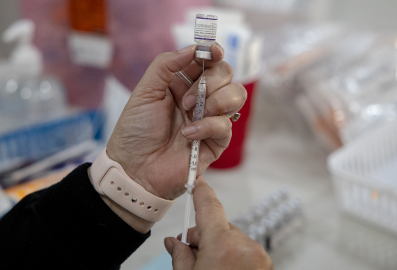 美疾控中心建议老人今春接种新冠疫苗加强针