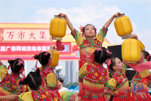 【大美广东】First Guangzhou-Foshan Intangible Cultural Heritage Week concludes on a high note  近60个非遗摊位汇聚！首届广佛两城非遗“万市大集”启动