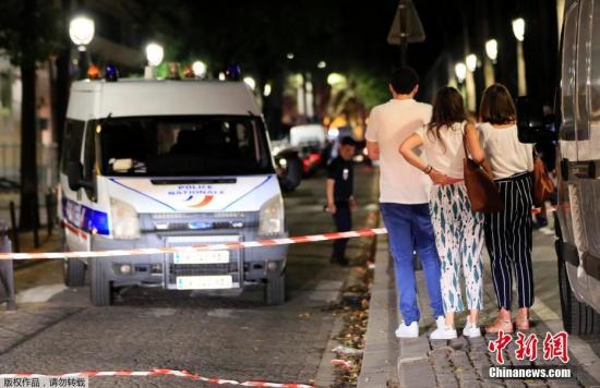 外媒：巴黎发生持刀袭击 致7人受伤包括2名游客
