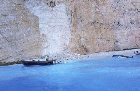 希腊3艘游船倾覆已致3人受伤 或有中国人落水