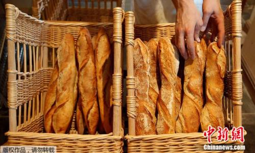 马克龙推动法国为“长棍面包”申遗 保护法国技艺