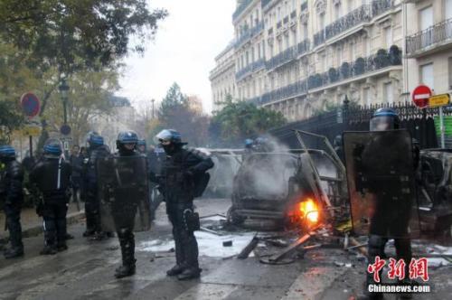 法国总理通报巴黎新一轮示威进展情况 已逮捕481人
