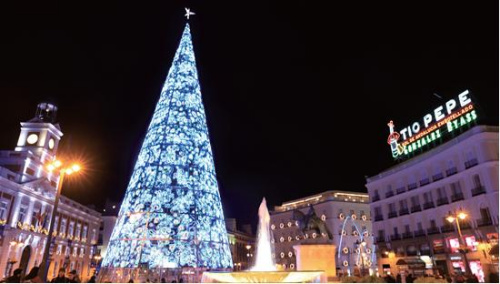 马德里太阳广场圣诞街景。(《欧洲时报》/邵依妮 摄)