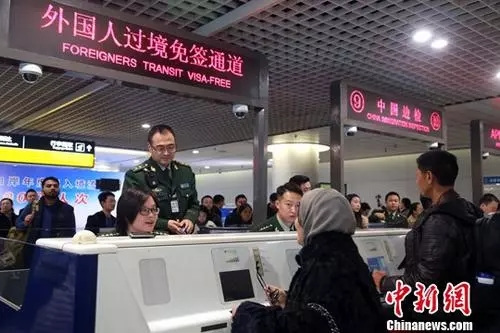过境免签升级 华人出差“顺路”回中国更便利