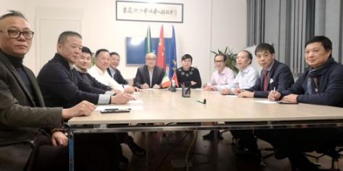 米兰浙江华侨华人联谊会组织理事会主要成员共同观看《告台湾同胞书》发表40周年纪念会实况转播。(图片来源：欧联网)