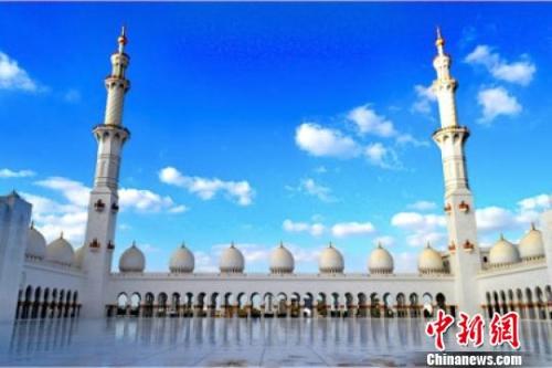 2018年，阿联酋与中国全面实现互免签证。图为阿布扎比的谢赫扎伊德清真寺。官方摄