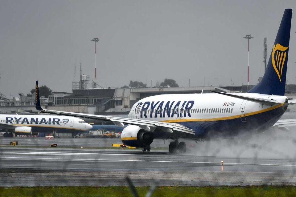 法媒:瑞安航空取消600次航班 约10万名乘客受影响