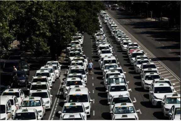 西班牙出租车司机举行全国大罢工 抗议Uber等网约车