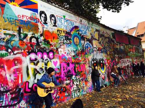 布达佩斯印象：涂鸦墙里说文化