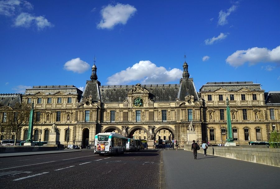 法国卢浮宫2018年参观人数突破千万人次