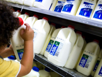 Woolworths全面下架每升1澳元的牛奶 助奶农恢复生存能