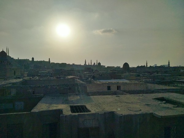 开罗”死人城”：一座城市的无奈和艰辛