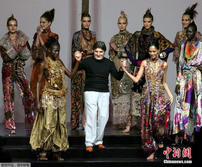 法国著名时装设计师温加罗逝世 一度与“老佛爷”齐名
