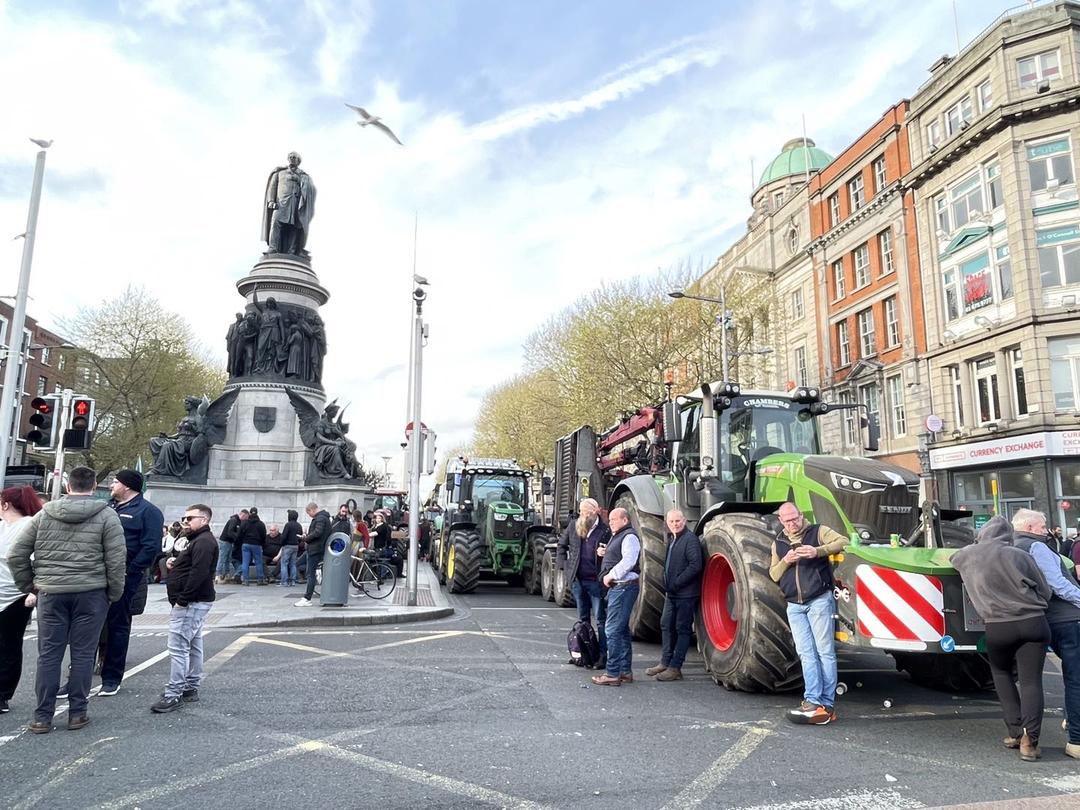 坐标都柏林：全城瘫痪48小时，我在风暴中心  都柏林“围城”纪实：在燃油地狱模式下，听见翡翠岛的生存呐喊